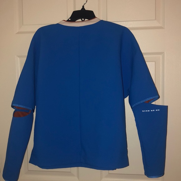 💙🫦💙• 💪🏻 NIKE x Tech x Showin’ Elbows … • 👅 💙👅 - Picture 4 of 5